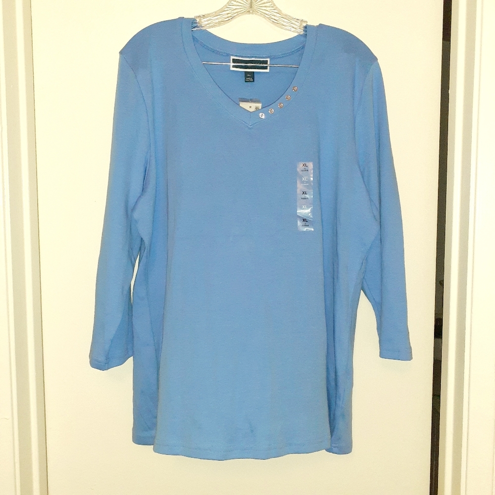 Starlit XL Vneck top. New with tags never …